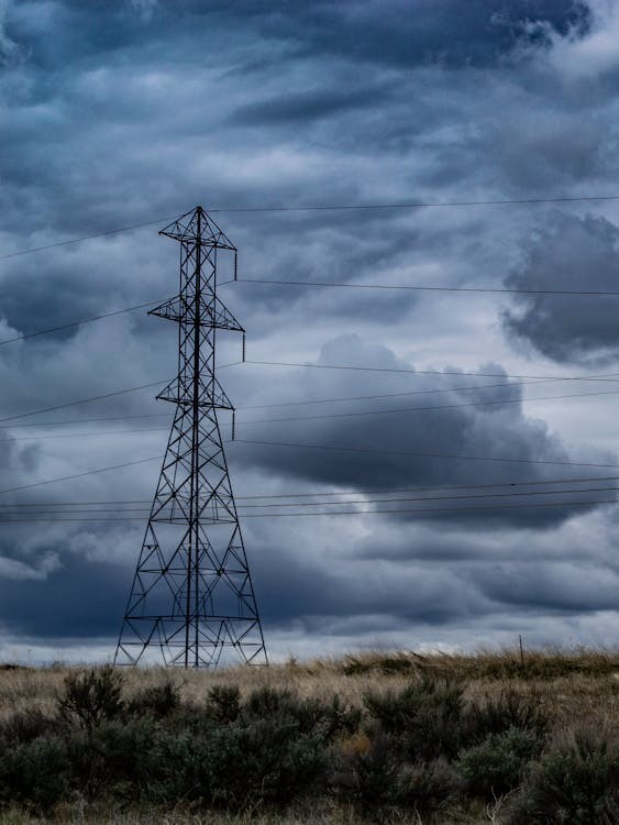 IERA_power-electric_lines_pexels-photo-1021368